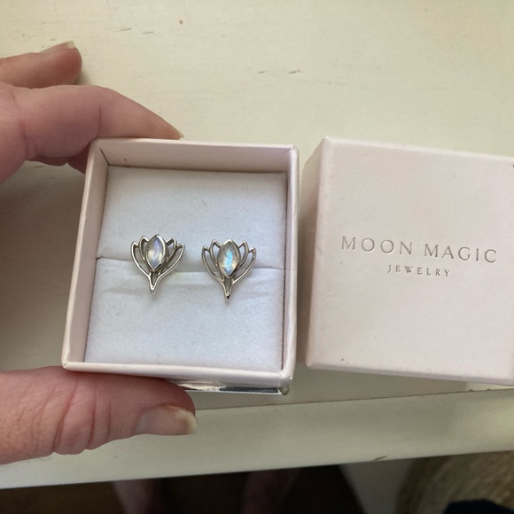 Moon Magic Moonstone lotus earrings - Picture 4 of 4